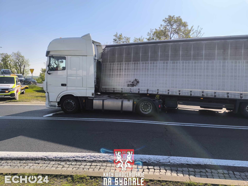 Utrudnienia na A4. Wypięta naczepa blokuje ruch