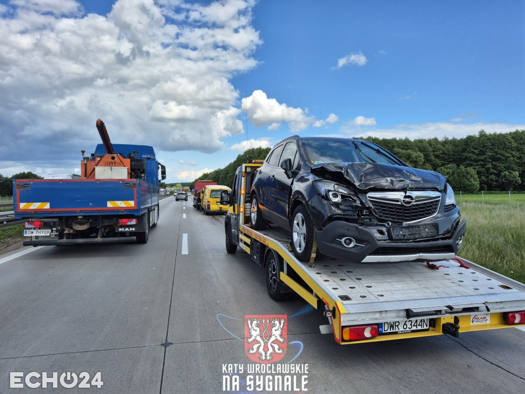 Bus uderzył w ciężarówkę na A4