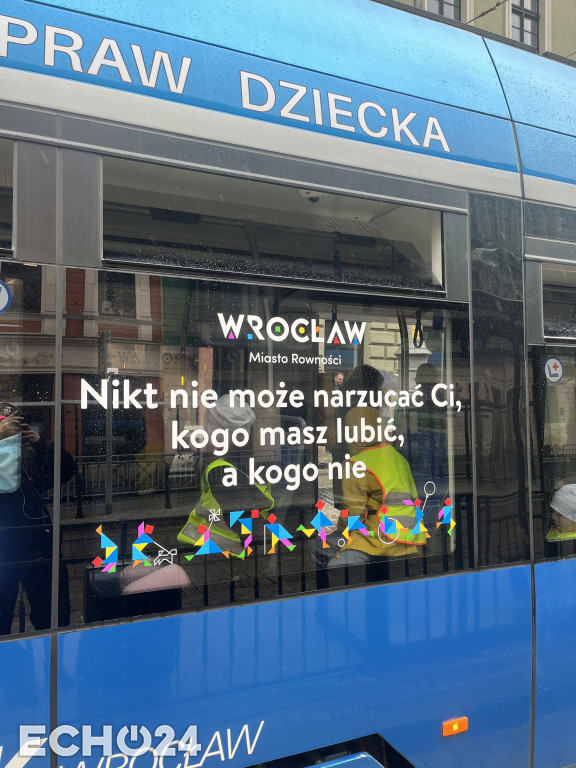 Ulica Wrocławia jeździ „Tramwaj Praw Dziecka”