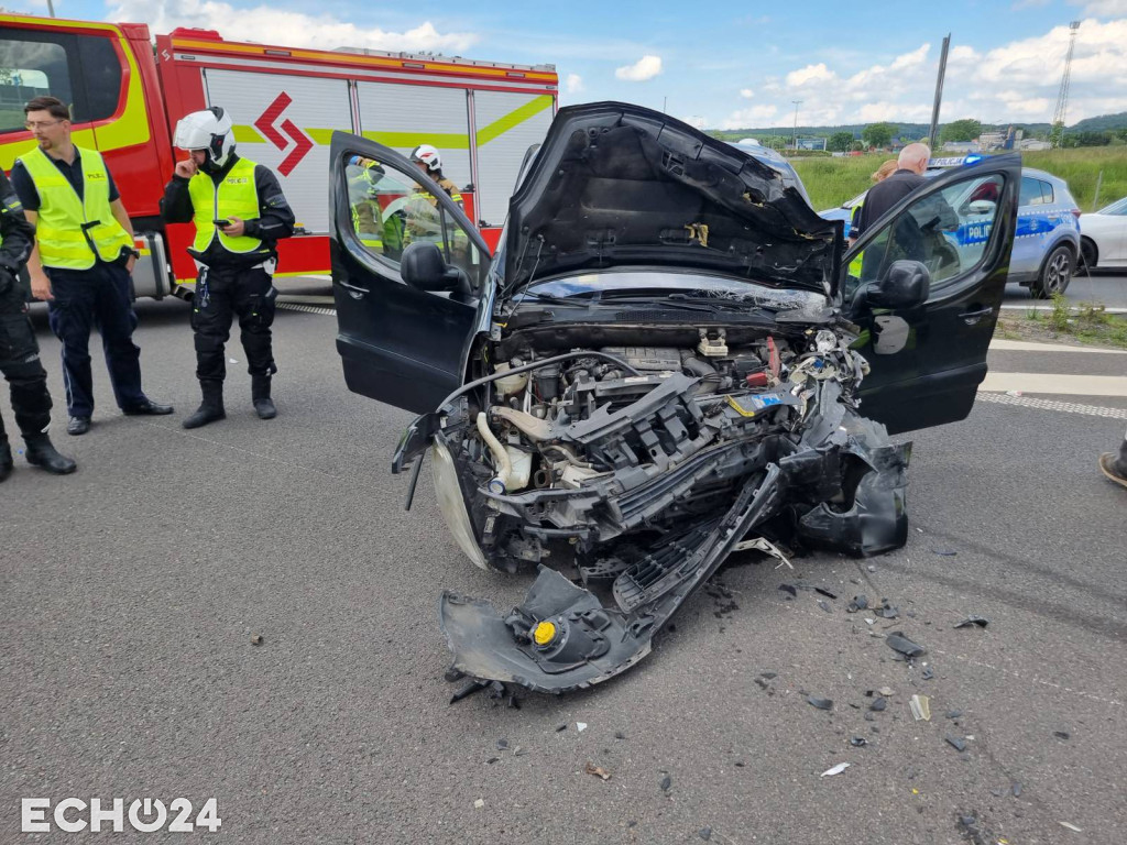 Czołowe zderzenie na S3. Kierowca wjechał pod prąd