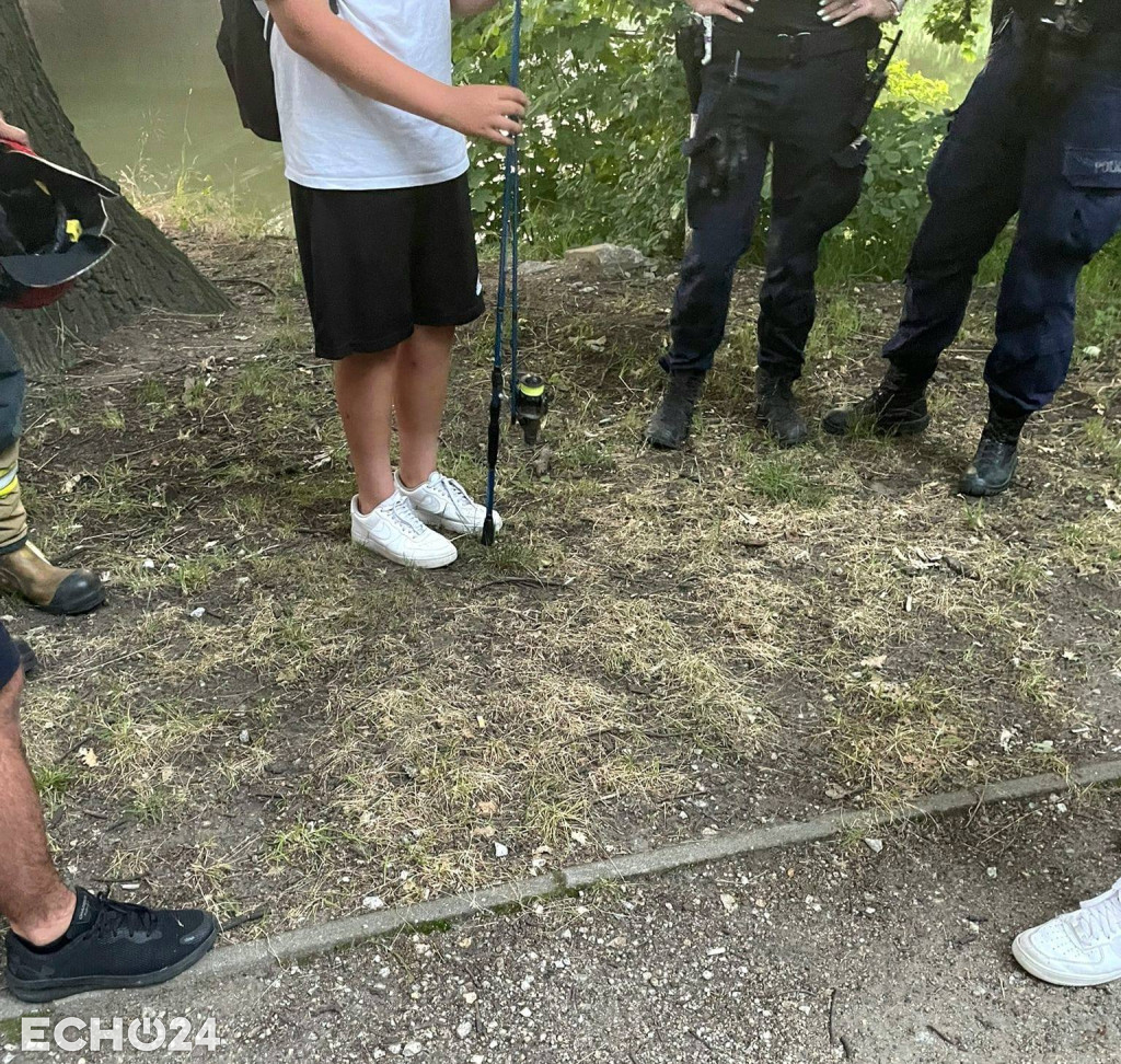 AKCJA WOPR: 13-latek łowił ryby i wpadł do Odry
