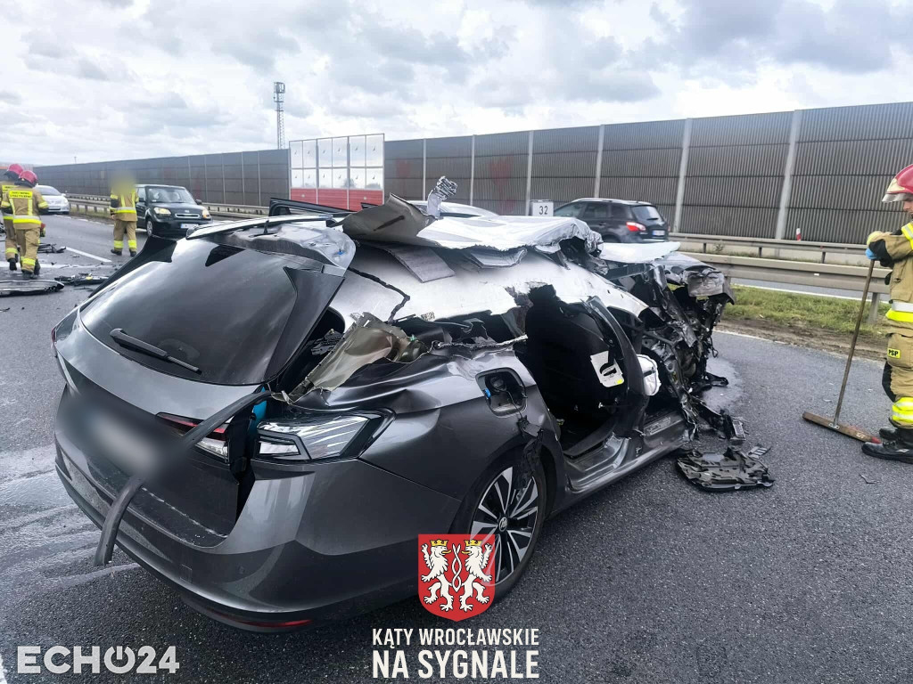 Wypadek na S8. Auto osobowe uderzyło w ciężarówkę
