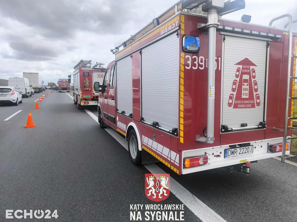 Wypadek na S8. Auto osobowe uderzyło w ciężarówkę