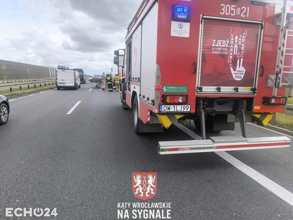 Wypadek na S8. Auto osobowe uderzyło w ciężarówkę