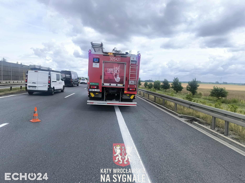 Wypadek na S8. Auto osobowe uderzyło w ciężarówkę