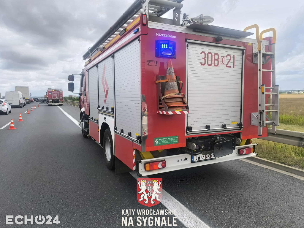 Wypadek na S8. Auto osobowe uderzyło w ciężarówkę