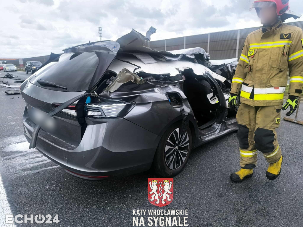 Wypadek na S8. Auto osobowe uderzyło w ciężarówkę