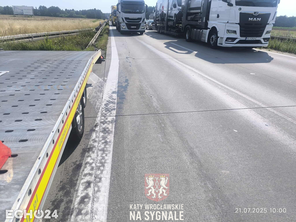 Plama oleju i kilkanaście kilometrów korka na A4
