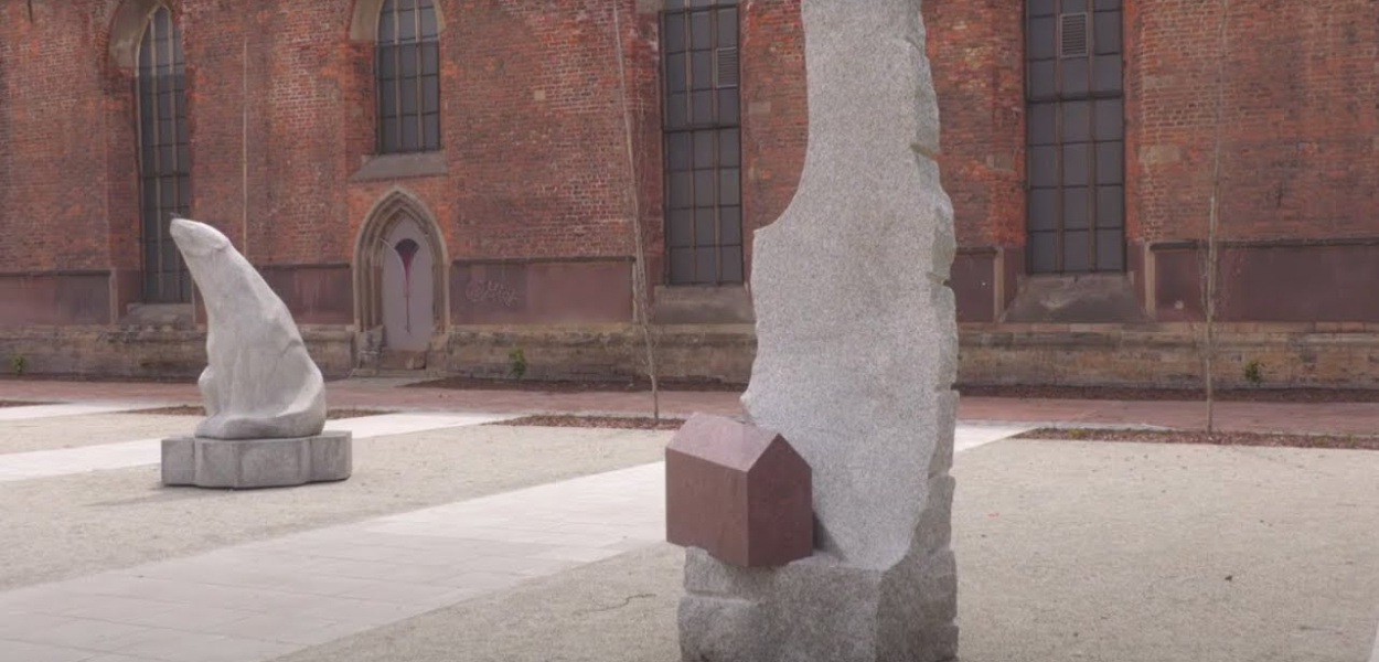 Granitowe rzeźby w centrum Wrocławia