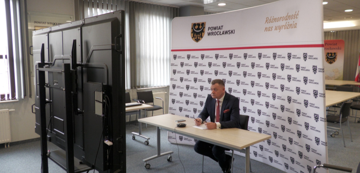 Starostowie dyskutują o edukacji i opiece zdrowotnej uchodźców