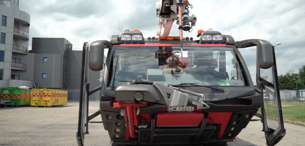 Lotniskowa straż pożarna. Nietypowa jednostka i specjalistyczny sprzęt