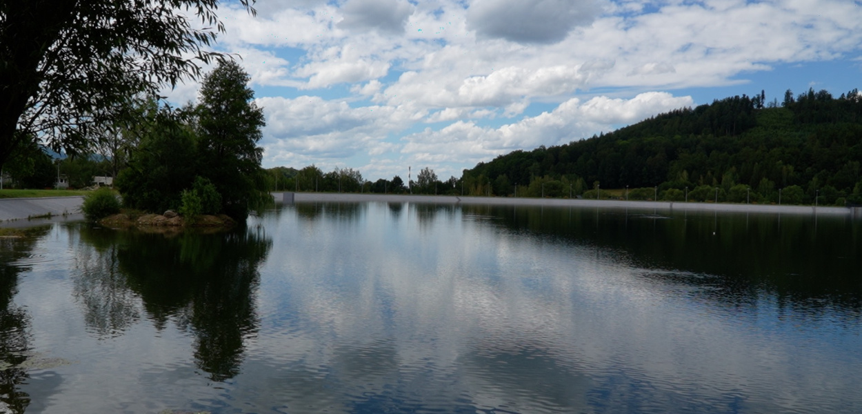 Zbiornik retencyjny w Kowarach przyciąga swoim urokiem mieszkańców
