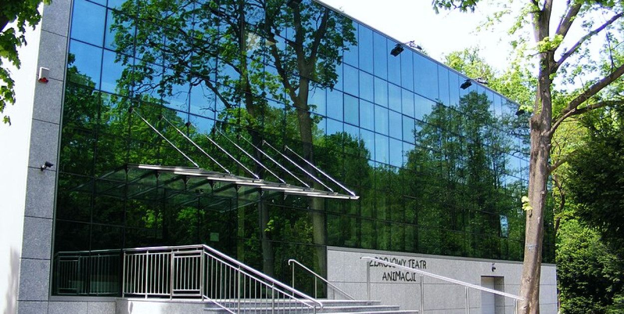 Nowe zaplecze Teatru Zdrojowego w Cieplicach, siedziby Zdrojowego Teatru Animacji (Fot. Wikipedia)