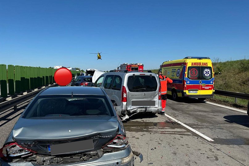 KARAMBOL NA A4. WYPADEK 8 AUT