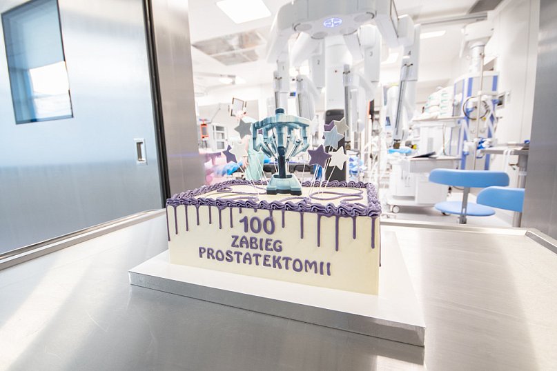 Szpitalny robot ma za sobą ponad sto operacji