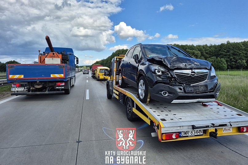 Bus uderzył w ciężarówkę na A4
