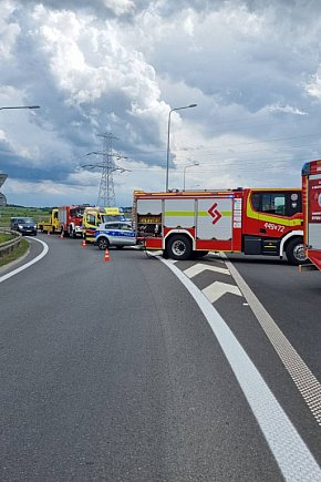 Czołowe zderzenie na S3. Kierowca wjechał pod prąd-152