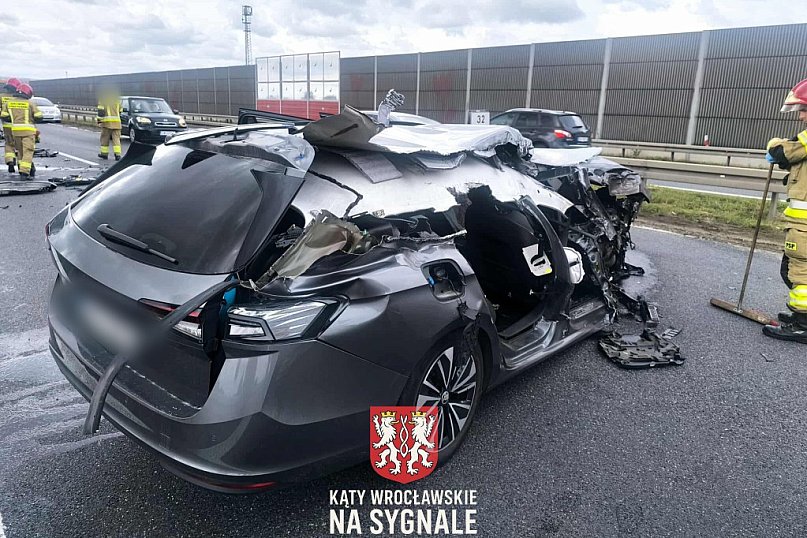 Wypadek na S8. Auto osobowe uderzyło w ciężarówkę