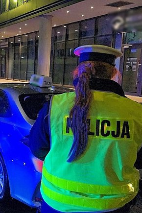 Ponad 330 kontroli przejazdów „na aplikację”-184
