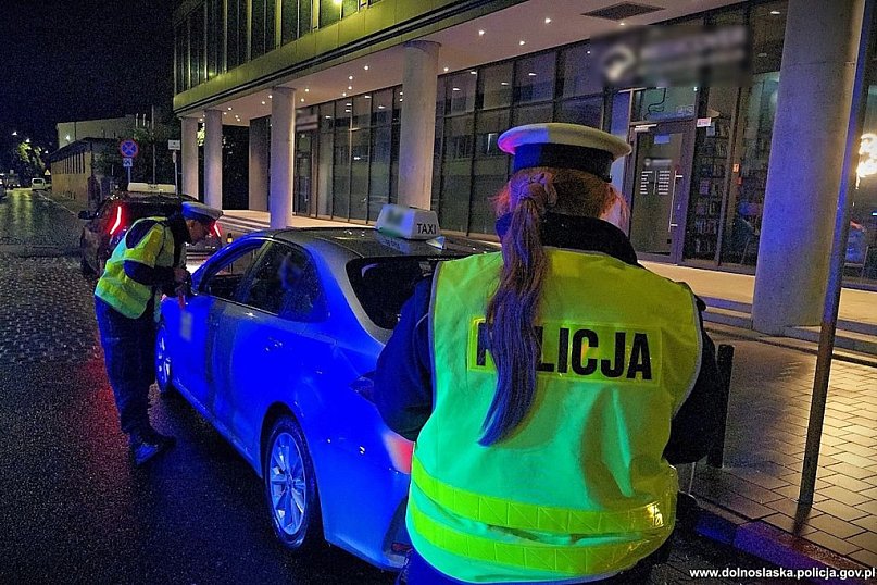 Ponad 330 kontroli przejazdów „na aplikację”