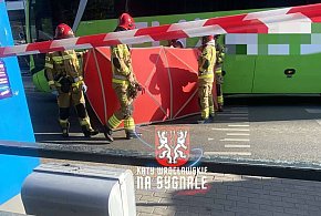 Tragedia we Wrocławiu. Autokar turystyczny potrącił pieszą -85177