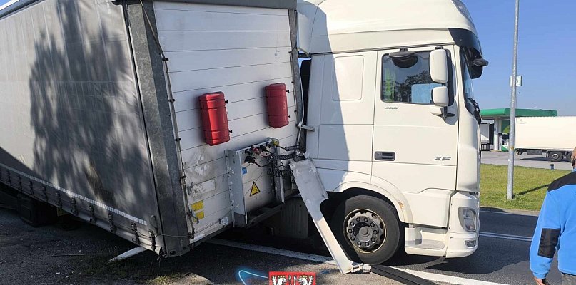 Utrudnienia na A4. Wypięta naczepa ciężarówki blokuje ruch - 85198
