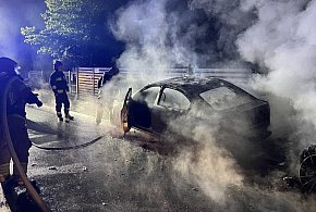 Nocny pożar we Wrocławiu. Spłonęły dwa auta-85497