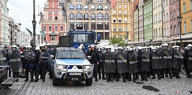 Prokuratorzy o bójkach przed finałem Ligi Konferencji-85674
