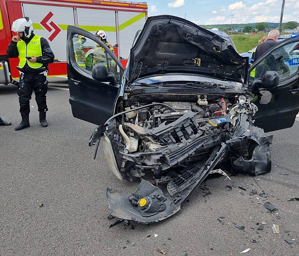 Czołowe zderzenie na drodze S3. Kierowca wjechał pod prąd-85787