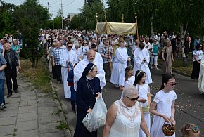 Nie wszyscy o tym wiedzą. Czy udział w procesji Bożego Ciała to obowiązek?-86210
