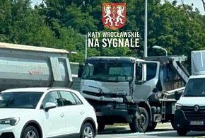Zderzenie ciężarówek na zachodzie Wrocławia-86671