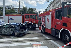 Poważny wypadek we Wrocławiu. Auto wjechało w tramwaj-87331