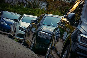 Tysiące samochodów idą pod młotek. Można je mieć za pół ceny-87969