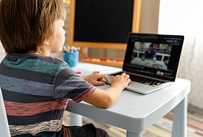 Popularni influencerzy mogą mieć kłopoty. Treści dla dzieci budzą kontrowersje-90104