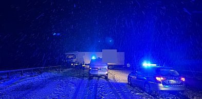 Ciężarówka w poprzek S3, a kierowca bez uprawnień