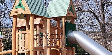 Nowy plac zabaw we wrocławskim parku