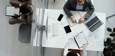 ZUS: w 2025 r. zgłoszono blisko 1,3 mln umów o dzieło, najmniej od 2021 r.