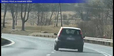 Porzucił auto, zapomniał dokumentów