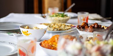 IOŚ: przeciętna polska rodzina wyrzuca 165 kg żywności rocznie