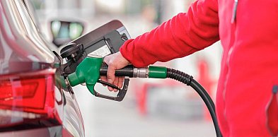 80% Polaków chciałoby utrzymania urzędowych cen maksymalnych paliw