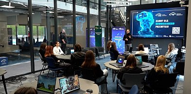 Młode kobiety wśród nowych technologii