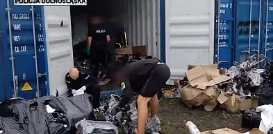 Kłodzcy policjanci rozbili "dziuplę" samochodową