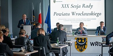 Zarząd z wotum zaufania i absolutorium