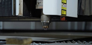 Technologia CNC w laserowym cięciu blach – jakie są jej zalety?