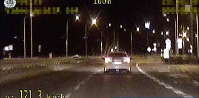 121 km/h w terenie zabudowanym. Jechał z żoną do szpitala-88993