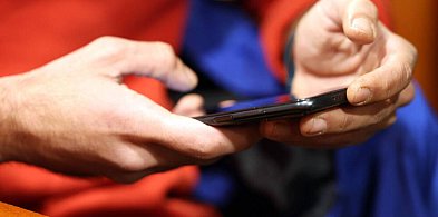 Większość Polaków uważa deepfake za poważne zagrożenie-90409