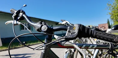 Wypadki na e-rowerach i hulajnogach to ryzyko urazu mózgu