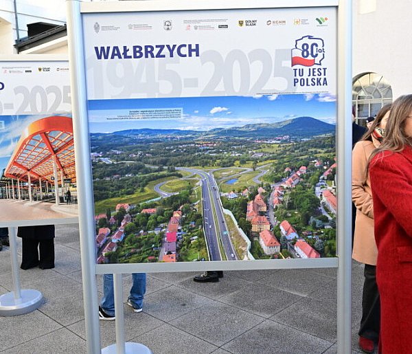 W Wałbrzychu „Fenomen architektoniczny Ziem Północnych i Zachodnich”-91033