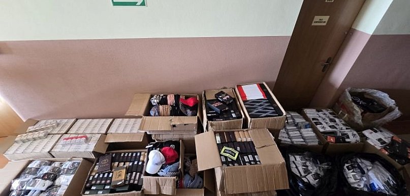 Przejęli nielegalne papierosy, tytoń i podrobiona odzież
