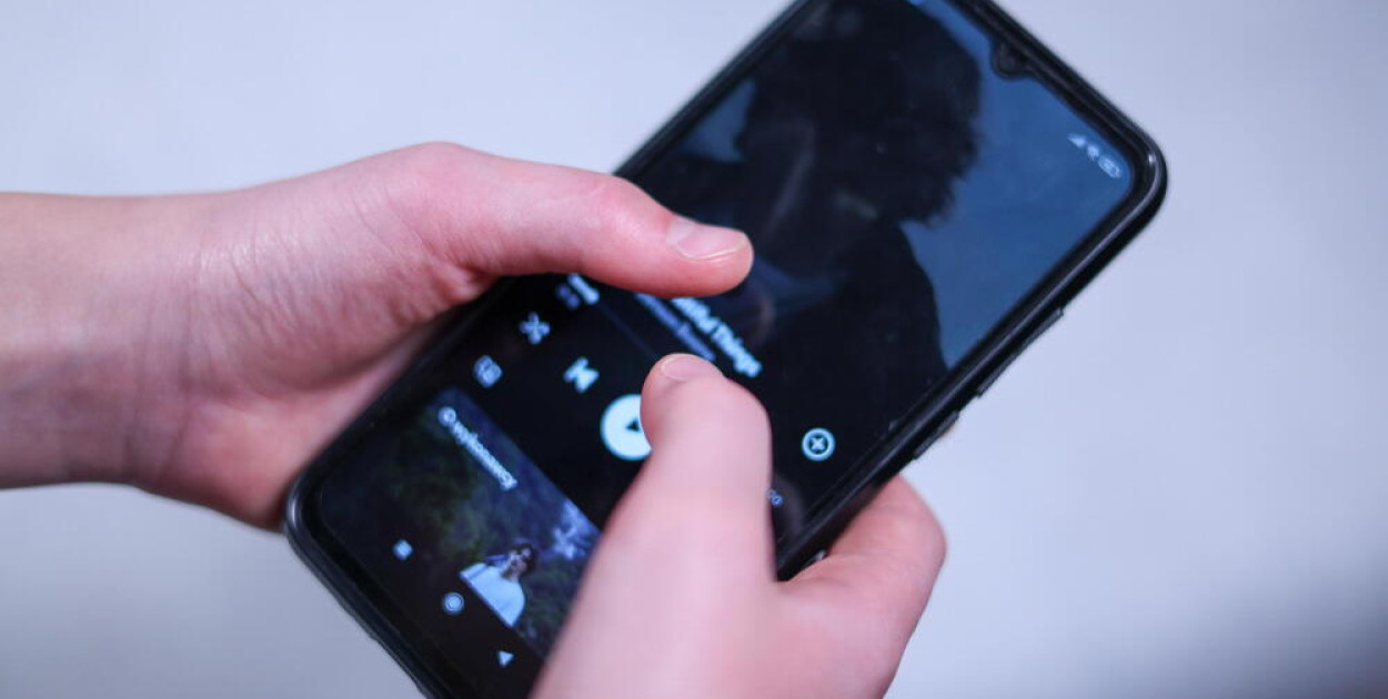 Raport: niemal 74 proc. Polaków ogląda wideo na smartfonach